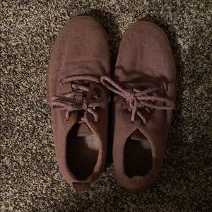 Allbirds. They are men’s size 10.